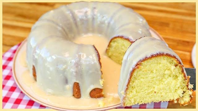 Bolo de Baunilha Com Calda – Fácil e Super Macio
