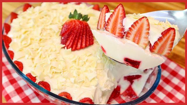 Uma Sobremesa Que Não Pode Faltar No Seu natal – Morango com Gelatina Na Travessa