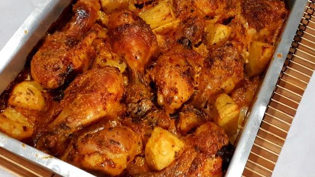 Como Fazer Coxa e Sobrecoxa Com Batatas Ao Forno