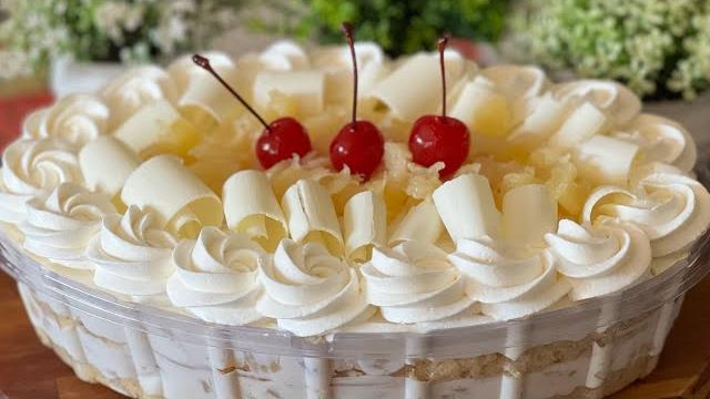 Bolo Gelado na Travessa: Receita Refrescante com Toque de Ninho e Abacaxi