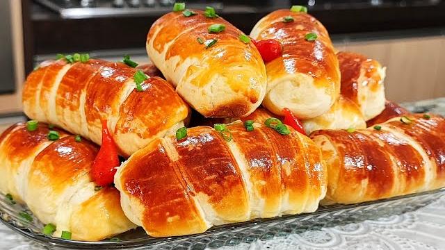 Descubra a Receita da Massa Perfeita para seu Enroladinho de Queijo Assado