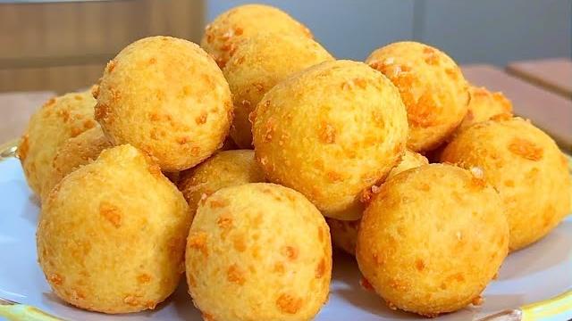 Deliciosos Bolinhos de Queijo com Apenas 3 Ingredientes