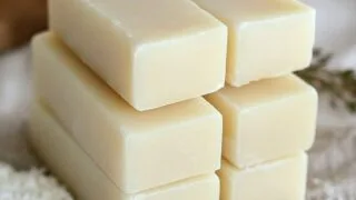 Sabão Caseiro de Vinagre e Bicarbonato: Receita Fácil, Sustentável e Econômica