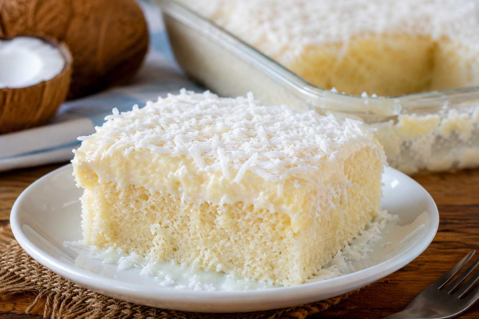 Bolo de Coco Gelado Simples: Macio, Molhadinho e Irresistível